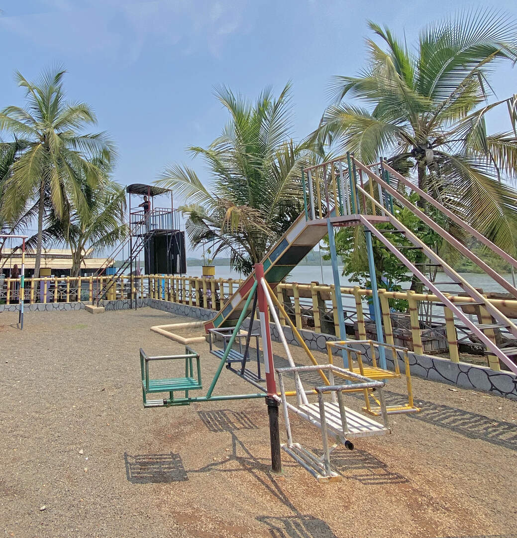 Rotating merry-go-round swing ride with multiple seats